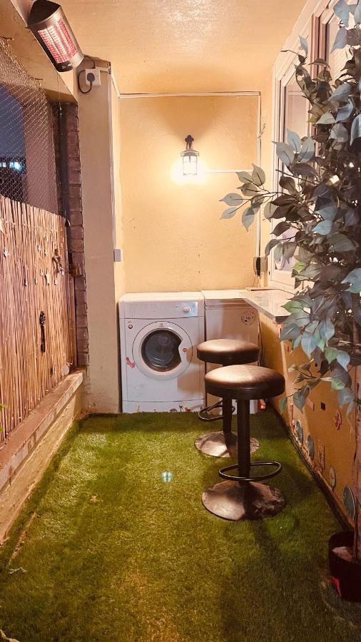 גלאזגו Lovely 1-Bedroom Property With Balcony In West End מראה חיצוני תמונה