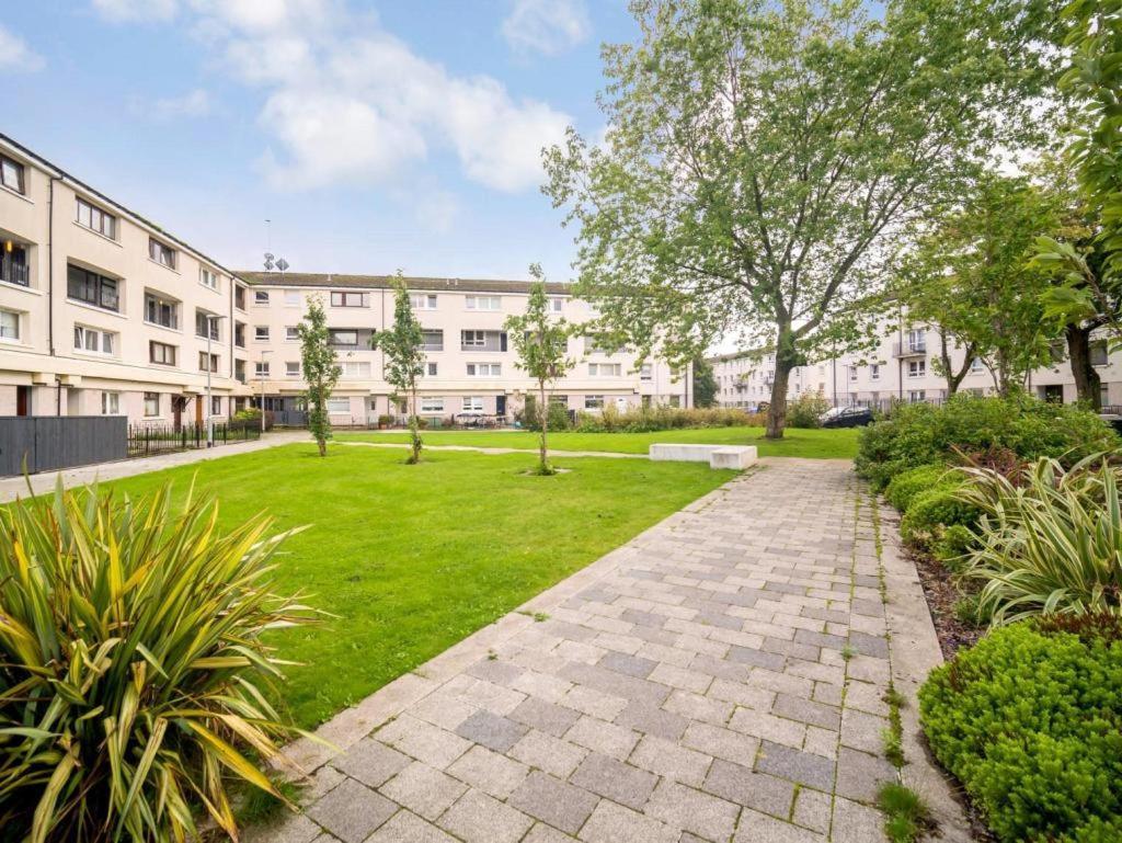 גלאזגו Lovely 1-Bedroom Property With Balcony In West End מראה חיצוני תמונה